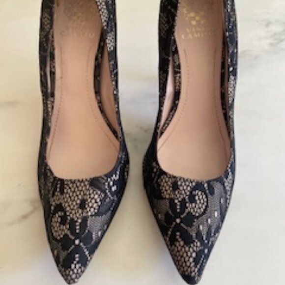Vince Camuto Lace Pump in Black/Beige, Size 10 - Picture 5 of 6